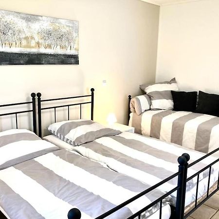 Helle Wohnung Mit Wintergarten - Nahe Ruhrgebiet Und Freizeitpark Movie Park Bottrop Luaran gambar