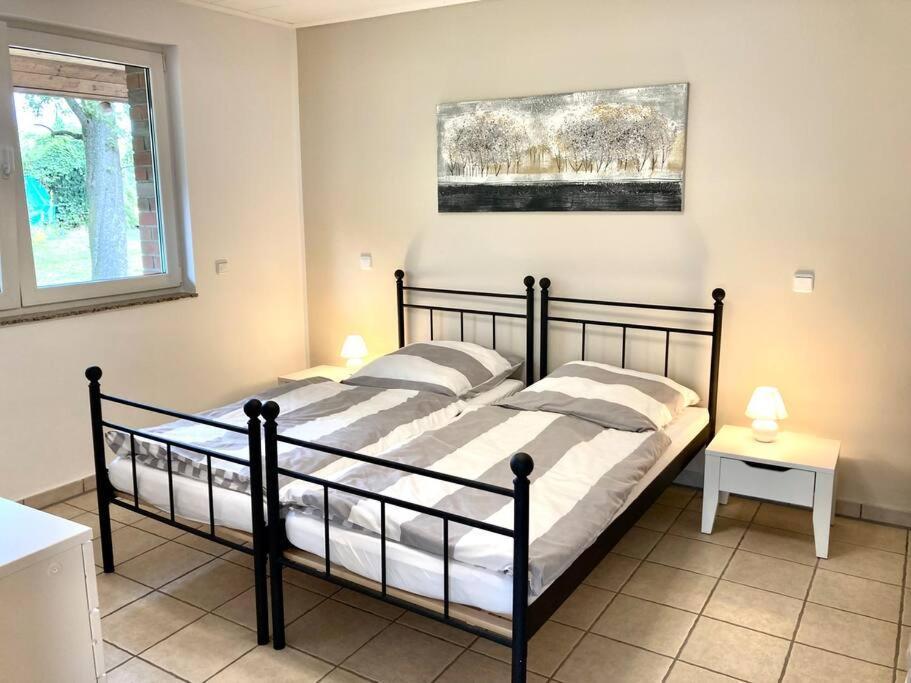 Helle Wohnung Mit Wintergarten - Nahe Ruhrgebiet Und Freizeitpark Movie Park Bottrop Luaran gambar