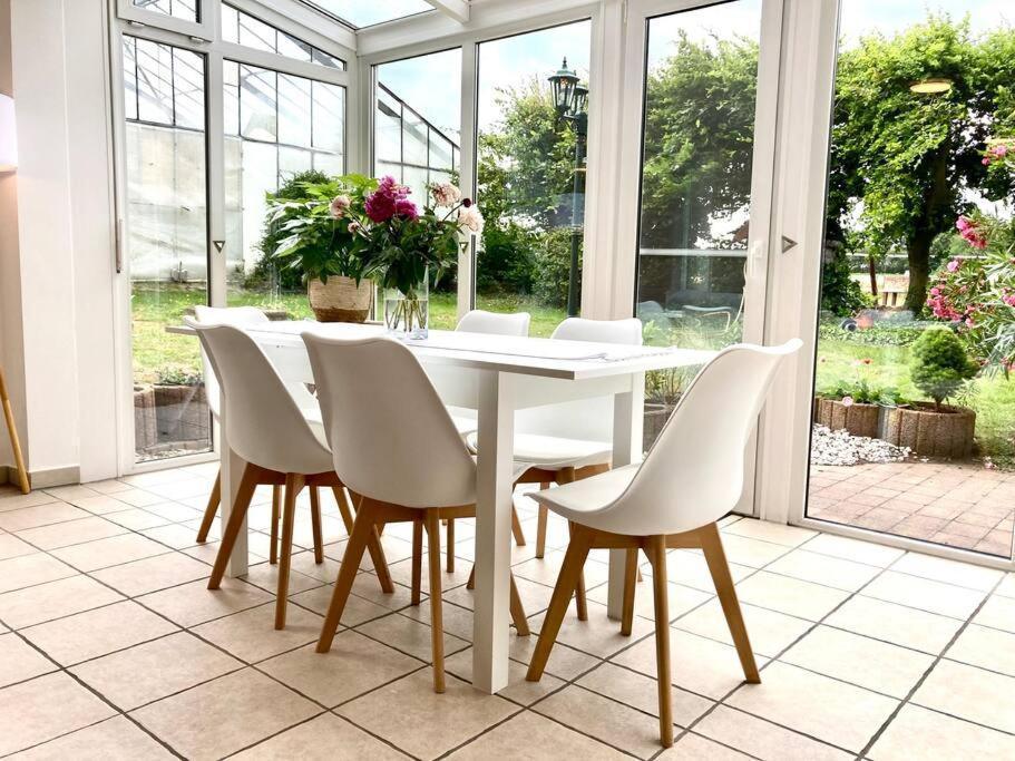 Helle Wohnung Mit Wintergarten - Nahe Ruhrgebiet Und Freizeitpark Movie Park Bottrop Luaran gambar