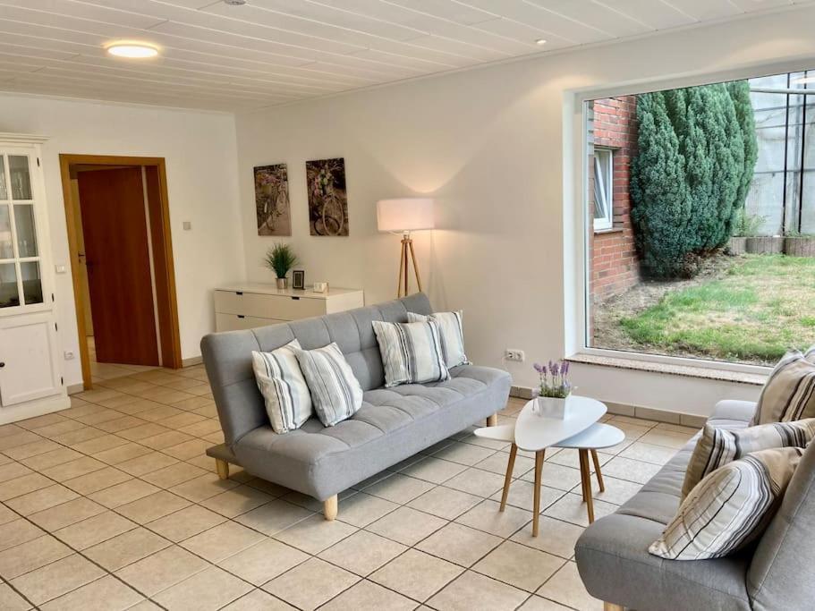 Helle Wohnung Mit Wintergarten - Nahe Ruhrgebiet Und Freizeitpark Movie Park Bottrop Luaran gambar